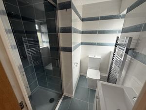 Master En-suite- click for photo gallery